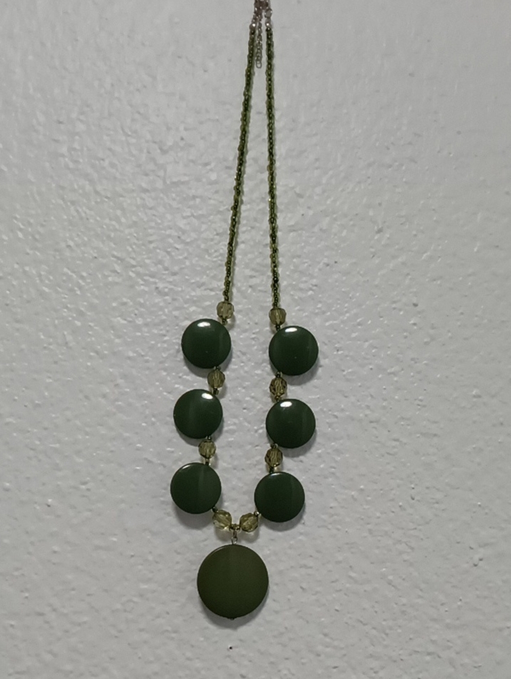 Green Disc Pendant Beaded Necklace - Unbranded Hand Made In Army Green
